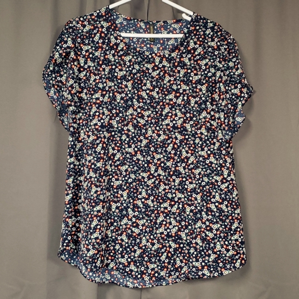 L HOTGIFT floral shirt with tulip sleeves